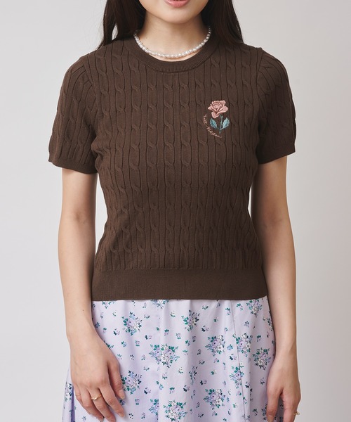 Cath Kidston（キャスキッドソン）の「ローズエンブロイダリー ショートスリーブニット School of Joy（ニット/セーター・レディース・アイボリー/ブルー/ピンク/レッド/ブラウン・FREE）」の3枚目の写真