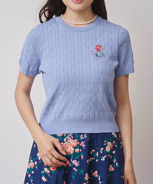 Cath Kidston（キャスキッドソン）の「ローズエンブロイダリー ショートスリーブニット School of Joy（ニット/セーター・レディース・アイボリー/ブルー/ピンク/レッド/ブラウン・FREE）」の4枚目の写真