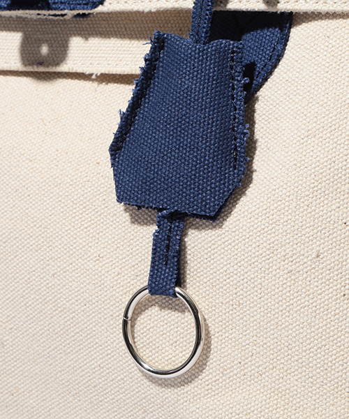 Demi-Luxe BEAMS（デミルクス ビームス）の「LA COUSETTE / 別注 キャンバスベルテッドトート L（トートバッグ・レディース・ブラック/ネイビー・ONE SIZE）」の7枚目の写真