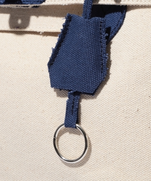 Demi-Luxe BEAMS（デミルクス ビームス）の「LA COUSETTE / 別注 キャンバスベルテッドトート L（トートバッグ・レディース・ブラック/ネイビー・ONE SIZE）」の14枚目の写真