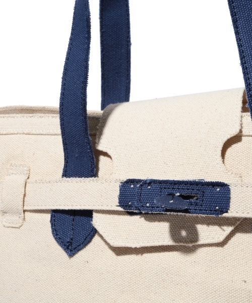 Demi-Luxe BEAMS（デミルクス ビームス）の「LA COUSETTE / 別注 キャンバスベルテッドトート L（トートバッグ・レディース・ブラック/ネイビー・ONE SIZE）」の15枚目の写真