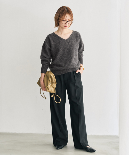 Spick & Span(スピックアンドスパン)の「ウールファーVネックプルオーバー(ニット/セーター・レディース・ベージュ/チャコールグレー/ピンク系その他・FREE)」の4枚目の写真