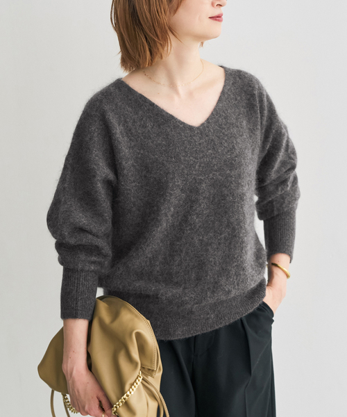 Spick & Span(スピックアンドスパン)の「ウールファーVネックプルオーバー(ニット/セーター・レディース・ベージュ/チャコールグレー/ピンク系その他・FREE)」の8枚目の写真