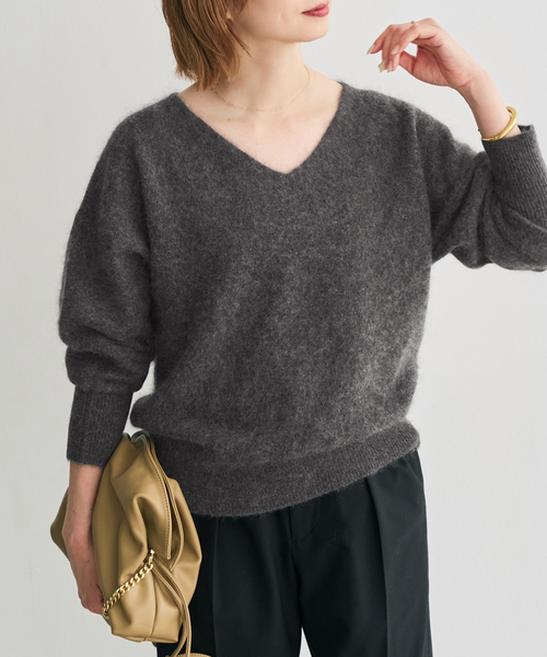 Spick & Span(スピックアンドスパン)の「ウールファーVネックプルオーバー(ニット/セーター・レディース・ベージュ/チャコールグレー/ピンク系その他・FREE)」の9枚目の写真