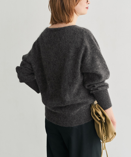 Spick & Span(スピックアンドスパン)の「ウールファーVネックプルオーバー(ニット/セーター・レディース・ベージュ/チャコールグレー/ピンク系その他・FREE)」の10枚目の写真