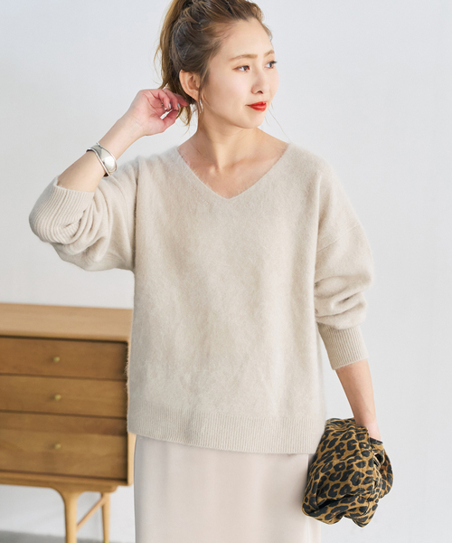 Spick & Span(スピックアンドスパン)の「ウールファーVネックプルオーバー(ニット/セーター・レディース・ベージュ/チャコールグレー/ピンク系その他・FREE)」の13枚目の写真