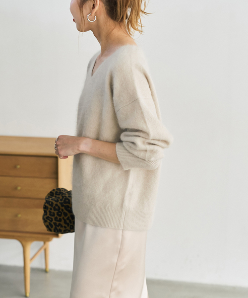 Spick & Span(スピックアンドスパン)の「ウールファーVネックプルオーバー(ニット/セーター・レディース・ベージュ/チャコールグレー/ピンク系その他・FREE)」の15枚目の写真