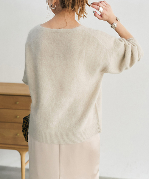 Spick & Span(スピックアンドスパン)の「ウールファーVネックプルオーバー(ニット/セーター・レディース・ベージュ/チャコールグレー/ピンク系その他・FREE)」の16枚目の写真