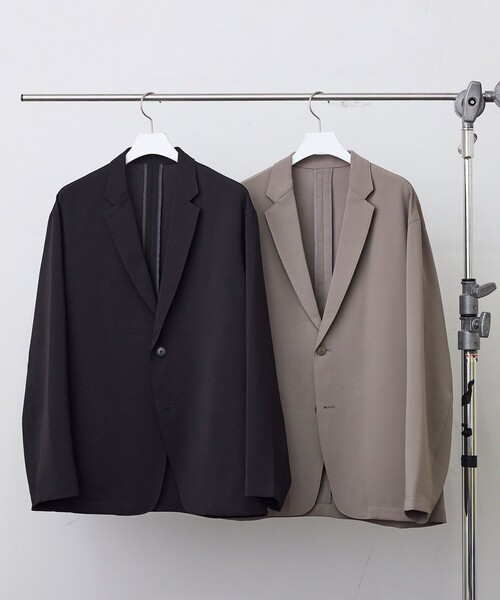 le cercle ADAM ET ROPE'（ルセルクルアダムエロペ）の「ストレッチドライツイルリラックスジャケット/セットアップ対応（テーラードジャケット・メンズ・ブラウン/ブラック・LL/M/L）」の3枚目の写真