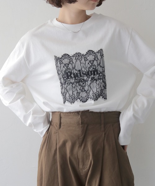 cheriella(シェリエラ)の「【cheriella】レースグラフィックロゴロンT LACE GRAPHIC LOGO LONG TEE(Tシャツ/カットソー・レディース・オフホワイト/チャコールグレー・FREE)」の2枚目の写真