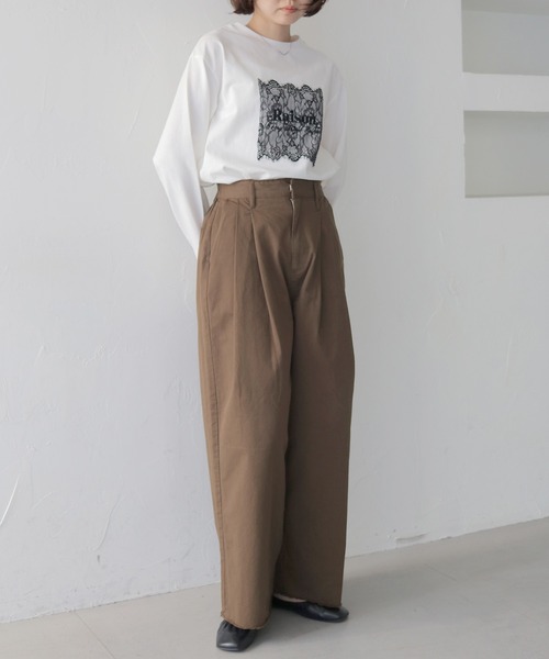 cheriella(シェリエラ)の「【cheriella】レースグラフィックロゴロンT LACE GRAPHIC LOGO LONG TEE(Tシャツ/カットソー・レディース・オフホワイト/チャコールグレー・FREE)」の15枚目の写真