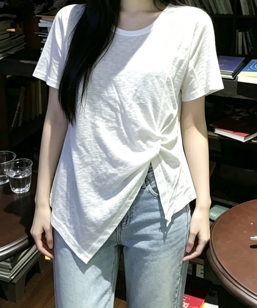 BLoomMe（ブルームミー）の「アシンメトリーTシャツ（Tシャツ/カットソー・レディース・ブラック/キャメル/グレー/ホワイト・M）」の2枚目の写真