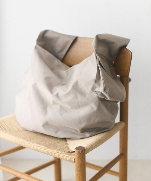 Firsthand(ファーストハンド)の「Firsthand/ファーストハンド ムスビ ビッグショルダートート バッグ【限定展開】(ショルダーバッグ・レディース・ブルー/ブラック/ベージュ・ONE SIZE)」の5枚目の写真