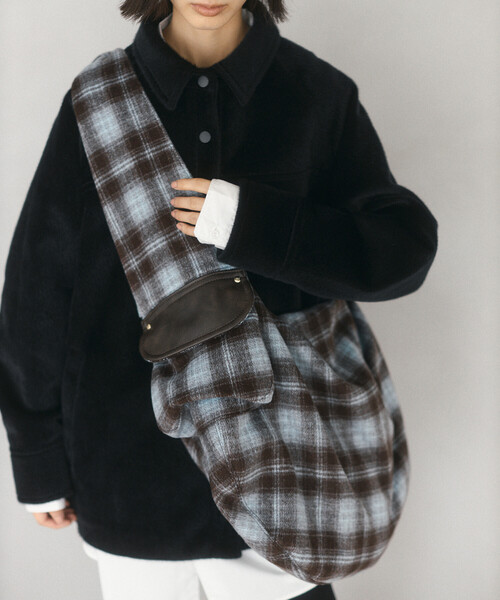 Firsthand(ファーストハンド)の「Firsthand/ファーストハンド ムスビ ビッグショルダートート バッグ【限定展開】(ショルダーバッグ・レディース・ブルー/ブラック/ベージュ・ONE SIZE)」の7枚目の写真