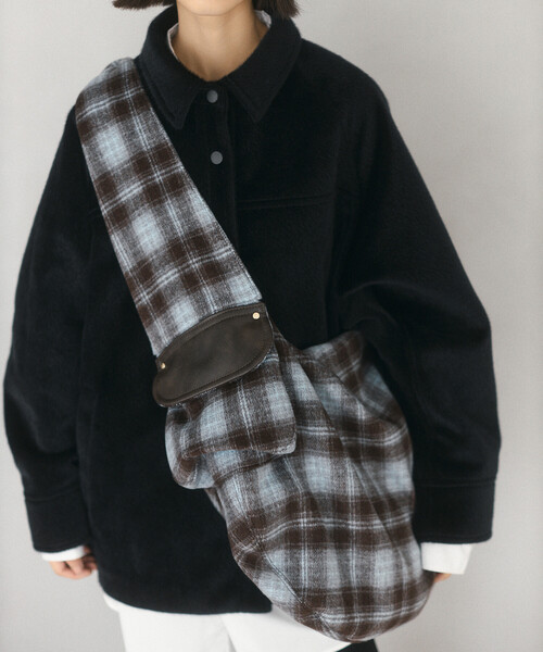 Firsthand(ファーストハンド)の「Firsthand/ファーストハンド ムスビ ビッグショルダートート バッグ【限定展開】(ショルダーバッグ・レディース・ブルー/ブラック/ベージュ・ONE SIZE)」の8枚目の写真