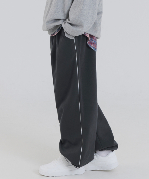 PIANER KIDS(ピアネールキッズ)の「パイピングジョガースウェットパンツ(チャコール)(スウェットパンツ・レディース・チャコール・M(130-140cm)/L(140-150㎝)/S(120-130cm)/XL(150-160㎝))」の2枚目の写真