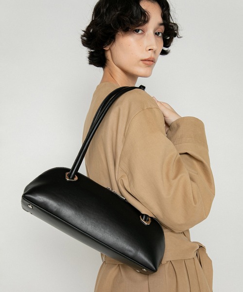 LE VERNIS(ル・ベルニ)の「LE VERNIS(ル・ベルニ)Eyelet slim boston bag(ボストンバッグ・レディース・モカ/ブラック/ピンク・FREE)」の1枚目の写真