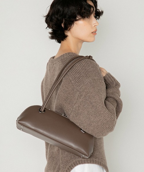 LE VERNIS(ル・ベルニ)の「LE VERNIS(ル・ベルニ)Eyelet slim boston bag(ボストンバッグ・レディース・モカ/ブラック/ピンク・FREE)」の2枚目の写真