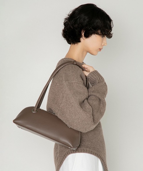 LE VERNIS(ル・ベルニ)の「LE VERNIS(ル・ベルニ)Eyelet slim boston bag(ボストンバッグ・レディース・モカ/ブラック/ピンク・FREE)」の5枚目の写真