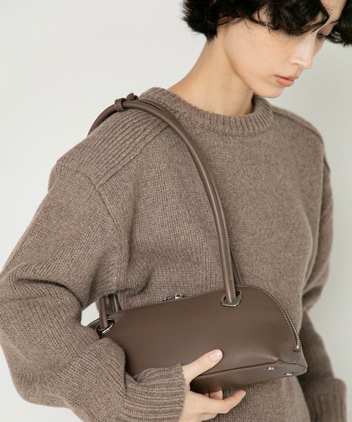 LE VERNIS(ル・ベルニ)の「LE VERNIS(ル・ベルニ)Eyelet slim boston bag(ボストンバッグ・レディース・モカ/ブラック/ピンク・FREE)」の7枚目の写真