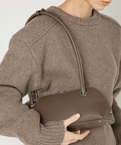 LE VERNIS(ル・ベルニ)の「LE VERNIS(ル・ベルニ)Eyelet slim boston bag(ボストンバッグ・レディース・モカ/ブラック/ピンク・FREE)」の8枚目の写真