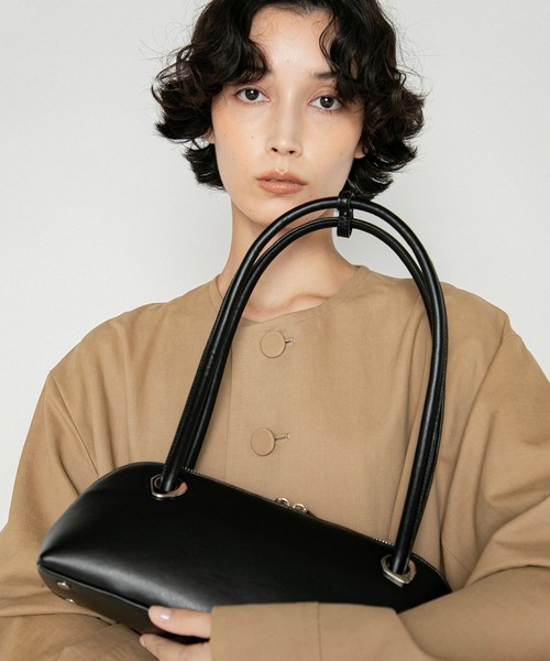 LE VERNIS(ル・ベルニ)の「LE VERNIS(ル・ベルニ)Eyelet slim boston bag(ボストンバッグ・レディース・モカ/ブラック/ピンク・FREE)」の11枚目の写真