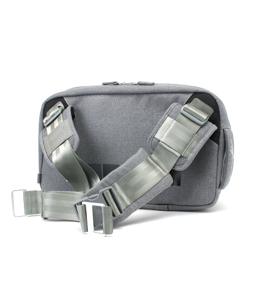 incase（インケース）の「CL58033 Ari Marcopoulos Camera Bag