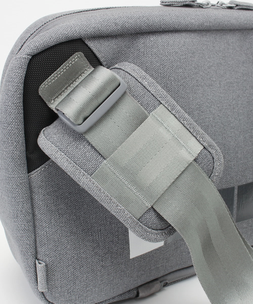 incase（インケース）の「CL58033 Ari Marcopoulos Camera Bag