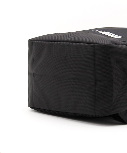 YAKPAK(ヤックパック)の「YAK PAK RollTop RuckSack(バックパック/リュック・レディース・ブラック/ベージュ・FREE)」の6枚目の写真