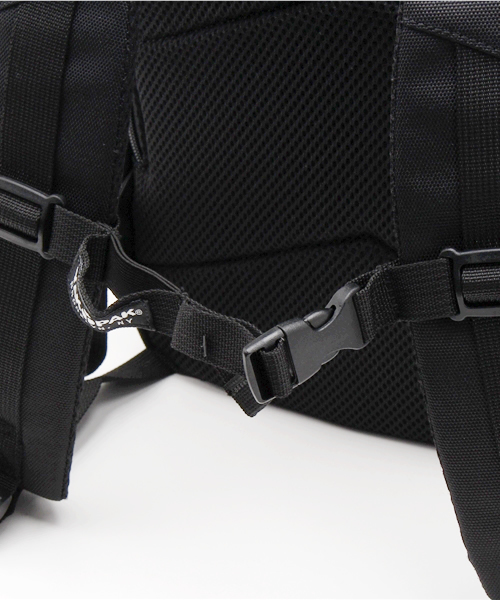 YAKPAK(ヤックパック)の「YAK PAK RollTop RuckSack(バックパック/リュック・レディース・ブラック/ベージュ・FREE)」の17枚目の写真