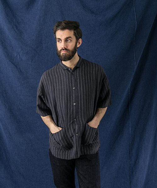 WORK NOT WORK URBAN RESEARCH(ワークノットワークアーバンリサーチ)の「WORK NOT WORK リネンストライプビッグシルエット5分袖シャツ(シャツ/ブラウス・メンズ・ベージュ/ネイビー・LARGE/MEDIUM/SMALL)」の2枚目の写真