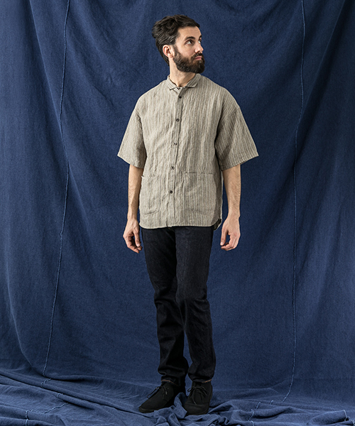 WORK NOT WORK URBAN RESEARCH(ワークノットワークアーバンリサーチ)の「WORK NOT WORK リネンストライプビッグシルエット5分袖シャツ(シャツ/ブラウス・メンズ・ベージュ/ネイビー・LARGE/MEDIUM/SMALL)」の3枚目の写真