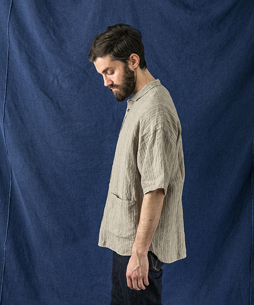 WORK NOT WORK URBAN RESEARCH(ワークノットワークアーバンリサーチ)の「WORK NOT WORK リネンストライプビッグシルエット5分袖シャツ(シャツ/ブラウス・メンズ・ベージュ/ネイビー・LARGE/MEDIUM/SMALL)」の6枚目の写真