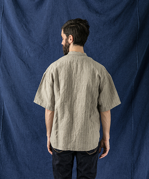 WORK NOT WORK URBAN RESEARCH(ワークノットワークアーバンリサーチ)の「WORK NOT WORK リネンストライプビッグシルエット5分袖シャツ(シャツ/ブラウス・メンズ・ベージュ/ネイビー・LARGE/MEDIUM/SMALL)」の7枚目の写真