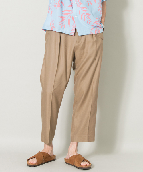 URBAN RESEARCH(アーバンリサーチ)の「UR アンクルベルトパンツ(その他パンツ・メンズ・ベージュ/カーキ/ブラック・LARGE/MEDIUM)」の1枚目の写真