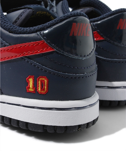 NIKE（ナイキ）の「ナイキ リトルダンク LOW TD（スニーカー・キッズ・レッド/ネイビー・13cm/14cm）」の9枚目の写真