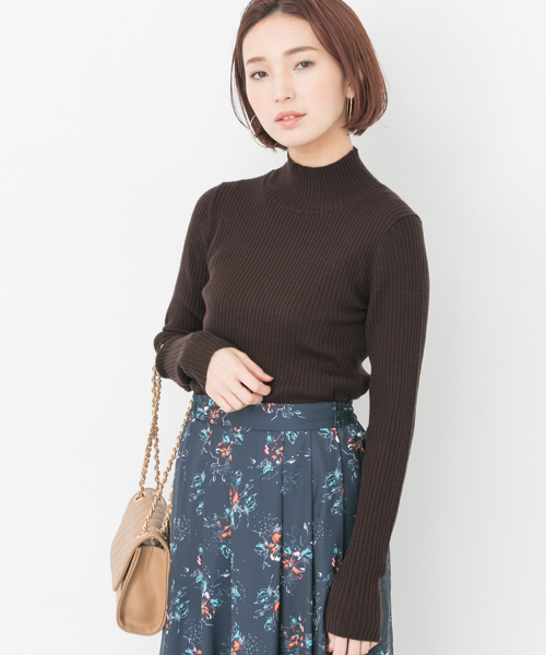 URBAN RESEARCH（アーバンリサーチ）の「ウォッシャブルリブハイネックニット（ニット/セーター・レディース・ブラック/パープル/ブラウン/グレー/オフホワイト・FREE）」の4枚目の写真