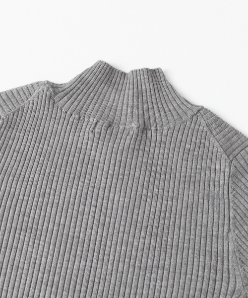 URBAN RESEARCH（アーバンリサーチ）の「ウォッシャブルリブハイネックニット（ニット/セーター・レディース・ブラック/パープル/ブラウン/グレー/オフホワイト・FREE）」の21枚目の写真