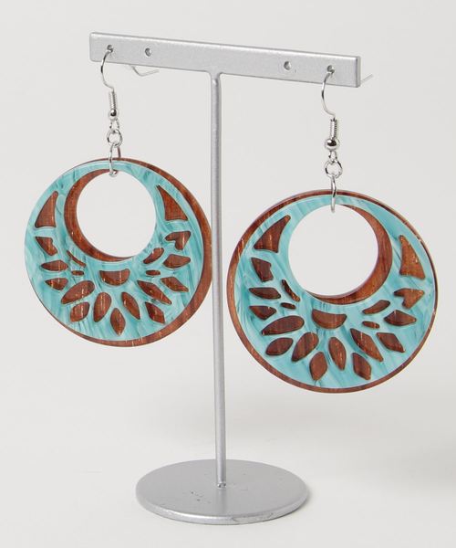 チャイハネ（チャイハネ）の「【チャイハネ】透かし模様ロータスピアス（ピアス（両耳用）・レディース・ホワイト/ブラウン/ターコイズブルー・FREE）」の3枚目の写真