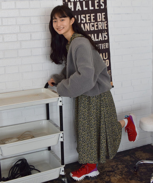 w closet（ダブルクローゼット）の「【WEB限定】ブークレショート丈ジャケット_（ノーカラージャケット・レディース・キャメル/ベージュ/グレー・FREE）」の2枚目の写真