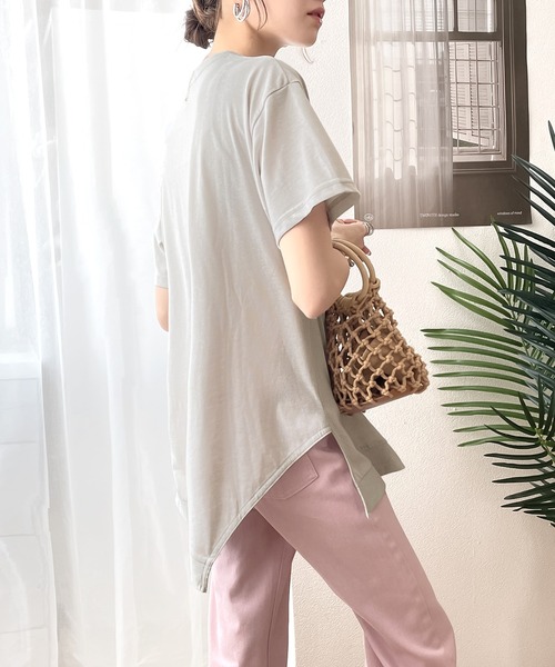 classicalelf（クラシカルエルフ）の「アシンメトリービッグシルエットミドル丈無地クルーネックTシャツ(半袖)（Tシャツ/カットソー・レディース・ホワイト/ブラック/杢グレー/ベージュ/ブラウン/グレイッシュベージュ/グレー系その他/ライトグリーン・MEDIUM/LARGE/X-LARGE/XX-LARGE/SMALL）」の5枚目の写真