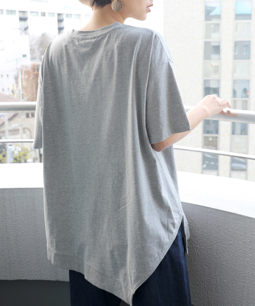 classicalelf（クラシカルエルフ）の「アシンメトリービッグシルエットミドル丈無地クルーネックTシャツ(半袖)（Tシャツ/カットソー・レディース・ホワイト/ブラック/杢グレー/ベージュ/ブラウン/グレイッシュベージュ/グレー系その他/ライトグリーン・MEDIUM/LARGE/X-LARGE/XX-LARGE/SMALL）」の18枚目の写真