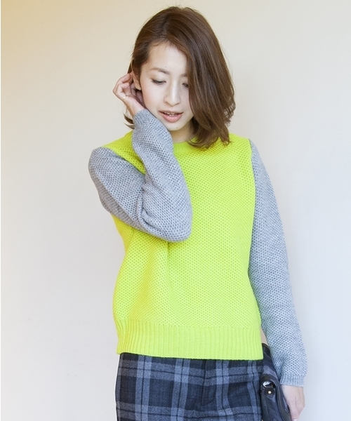 BEAUTY&YOUTH UNITED ARROWS(ビューティーアンドユースユナイテッドアローズ)の「BYBC 袖バイカラーショートクルーネックニット ◆(ニット/セーター・レディース・ホワイト/ブラック/イエロー・フリー)」の1枚目の写真