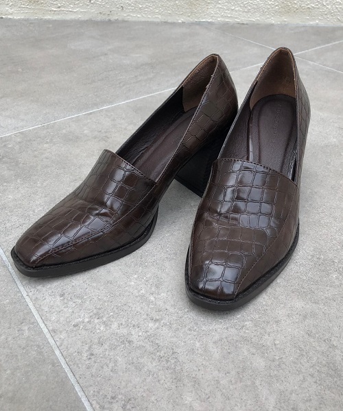 PAGEBOY(ページボーイ)の「クロコスクエアパンプス(パンプス・レディース・ブラック/ダークブラウン/マスタード・MEDIUM/LARGE)」の20枚目の写真