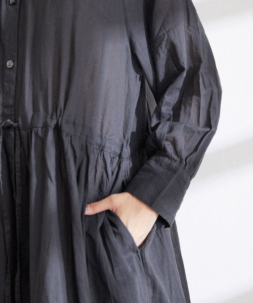 Chaco closet(チャコ クローゼット)の「インド綿キャンブリック バックプリーツ フレア シャツワンピース(ワンピース・レディース・ダークグリーン/パープル/レッド系その他/ストライプ/チャコール・M)」の11枚目の写真