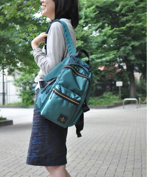 LANVIN en Bleu（ランバンオンブルー）の「トロカデロ リボンモチーフ ナイロンリュック（バックパック/リュック・レディース・ブラック/グリーン/カーキ/ネイビー/パープル/シルバー/ゴールド/オリーブ/グレー/ベージュ/ブルー/ピンク/シャンパン/ブラウン/グレイッシュベージュ/ベージュ系その他/ネイビー系・フリー/FREE）」の9枚目の写真