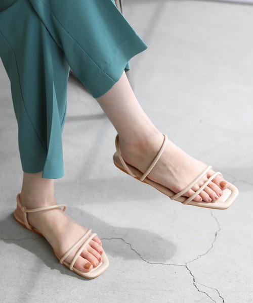 select MOCA（セレクトモカ）の「ループスフラットサンダル（サンダル・レディース・ブラック/アイボリー/キャメル・SMALL/MEDIUM/LARGE）」の2枚目の写真