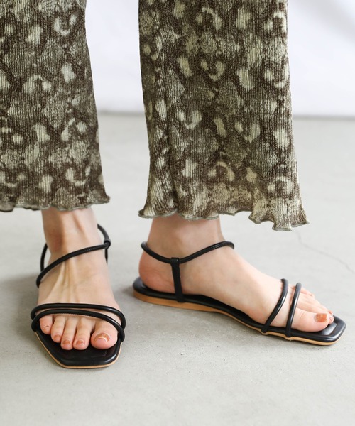 select MOCA（セレクトモカ）の「ループスフラットサンダル（サンダル・レディース・ブラック/アイボリー/キャメル・SMALL/MEDIUM/LARGE）」の3枚目の写真