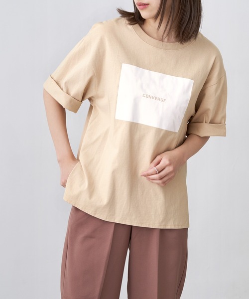CONVERSE(コンバース)の「CONVERSE コンバース Chaco closet別注 センターボックス スクエアプリントロゴ オーバーサイズカットソー(Tシャツ/カットソー・レディース・ホワイト/ダークグリーン/パープル系その他/サンドベージュ/ネイビー/ブラック・FREE)」の3枚目の写真
