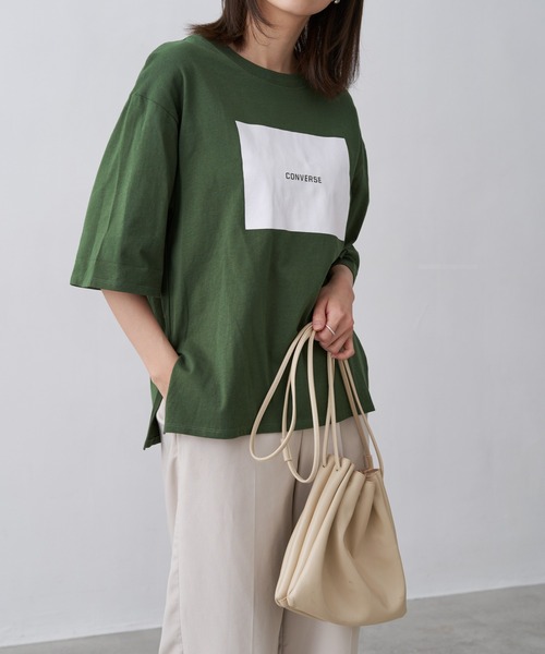 CONVERSE(コンバース)の「CONVERSE コンバース Chaco closet別注 センターボックス スクエアプリントロゴ オーバーサイズカットソー(Tシャツ/カットソー・レディース・ホワイト/ダークグリーン/パープル系その他/サンドベージュ/ネイビー/ブラック・FREE)」の4枚目の写真